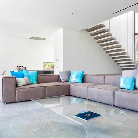 Sleeps 8 Pool Air Con Wifi *