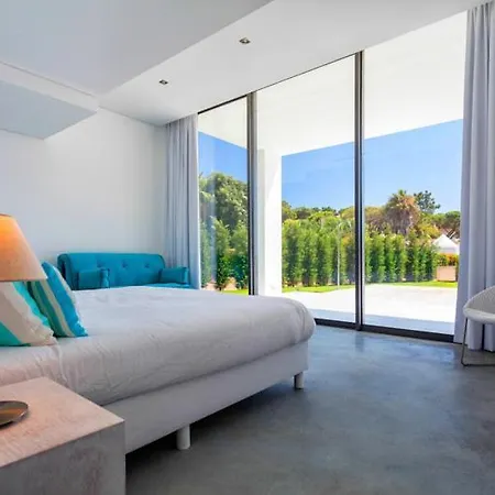 Sleeps 8 Pool Air Con Wifi Villa