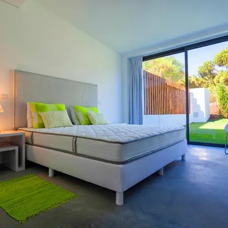 Villa Sleeps 8 Pool Air Con Wifi *