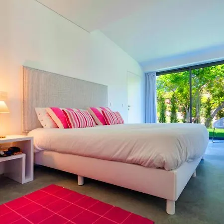 Sleeps 8 Pool Air Con Wifi Villa